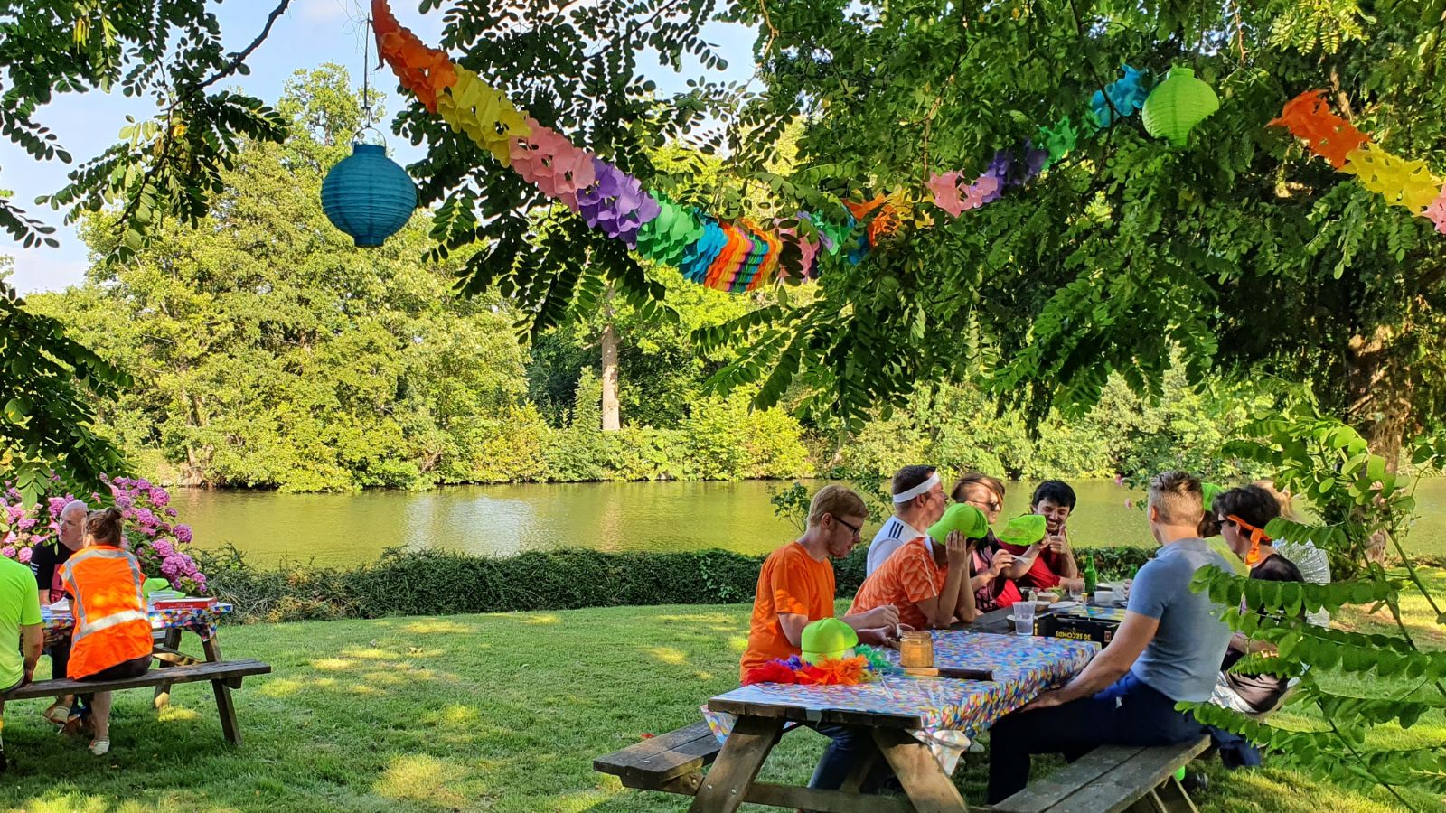feest in de kantoortuin van ZorgDomein